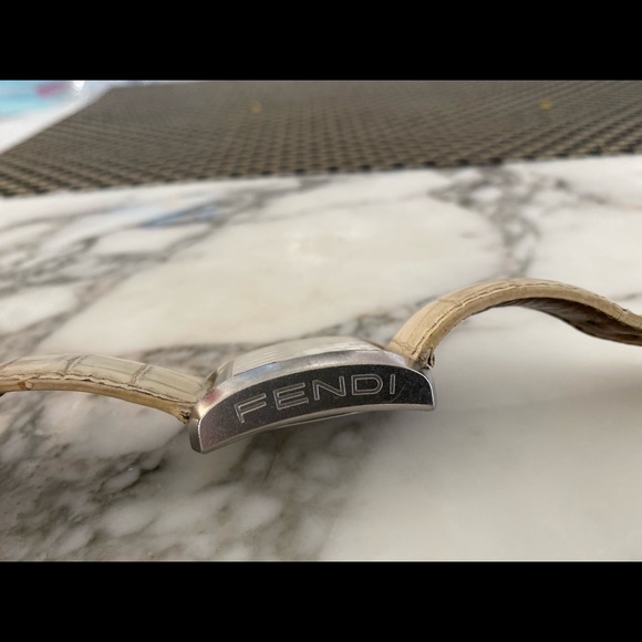 White Fendi watch - Picture 4 of 4